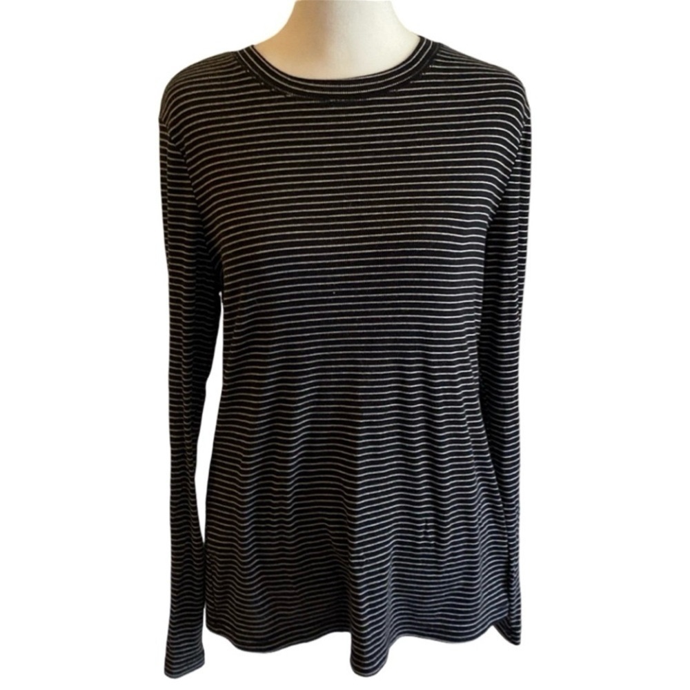Universal Thread crew-neck, long sleeve tee. Size L. Black/white stripe.